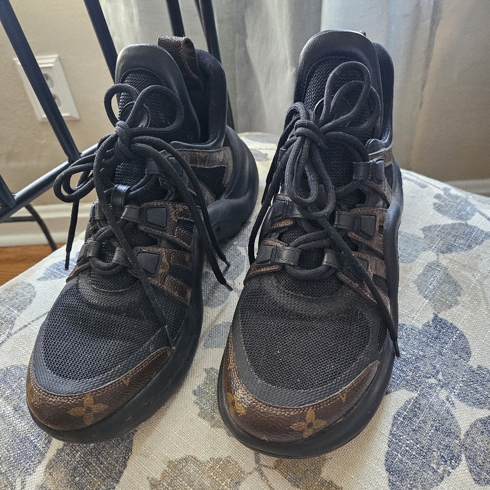 Louis Vuitton Black and Brown Athletic Sneakers with Chunky Design - Picture 3 of 7
